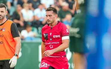 Baptiste Couilloud, absent 6 à 8 semaines. 